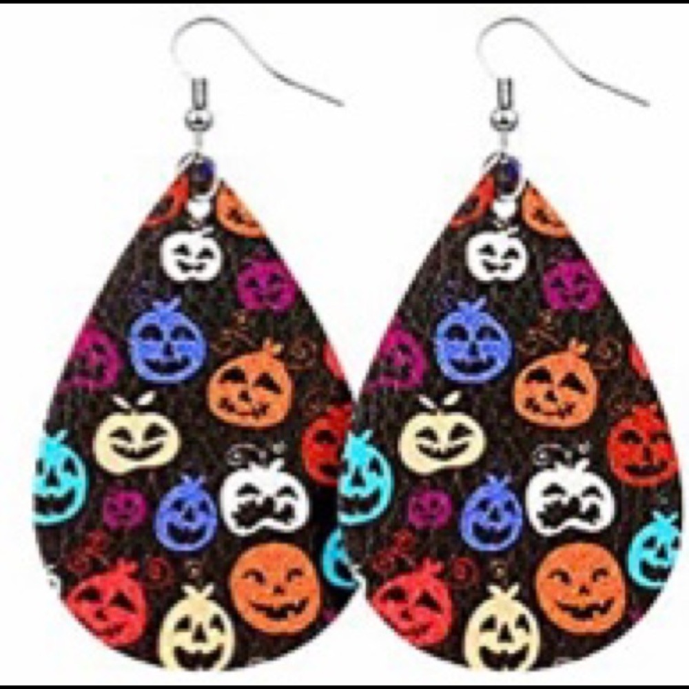 ⭐️3/$17⭐️ OR ❌FREE WITH PURCHASE❌  Cute & Spooky Halloween Teardrop Earrings
